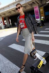 27404022_Karlie-Kloss-at-Nice-Airport-in