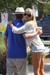 27404697_Charlotte-McKinney-in-Jeans-Sho