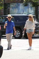 27404698_Charlotte-McKinney-in-Jeans-Sho