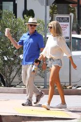 27404710_Charlotte-McKinney-in-Jeans-Sho