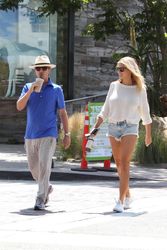 27404715_Charlotte-McKinney-in-Jeans-Sho