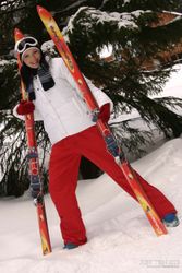Pavlina - Skiing-y5cfvvcg1e.jpg