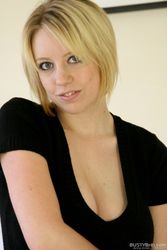 Jenny Jones - White Bed t5frmuxsah