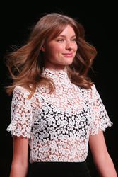 27595937_MacGrawRunwayMercedesBenzFashio