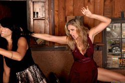 Julia Ann - Photoset 18 k5dc7hrk7o