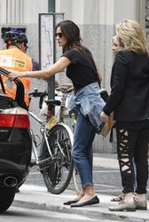 27792916_Alessandra-Ambrosio-out-and-abo