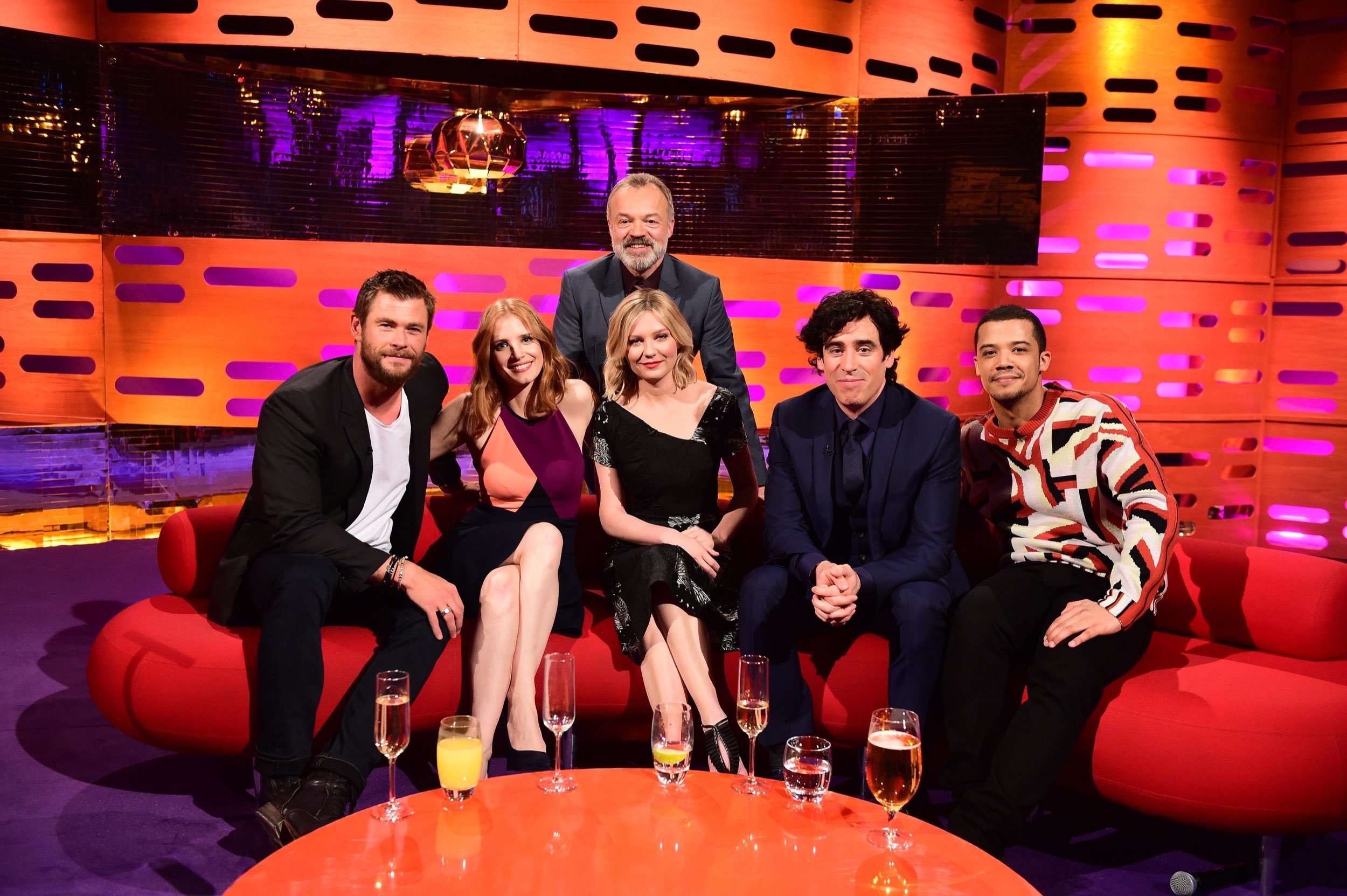 Шоу грэма нортона. Graham Norton show. The Graham Norton show s15ep05.. Шоу Грэма Нортона 8 подруг Оушена. Шоу.