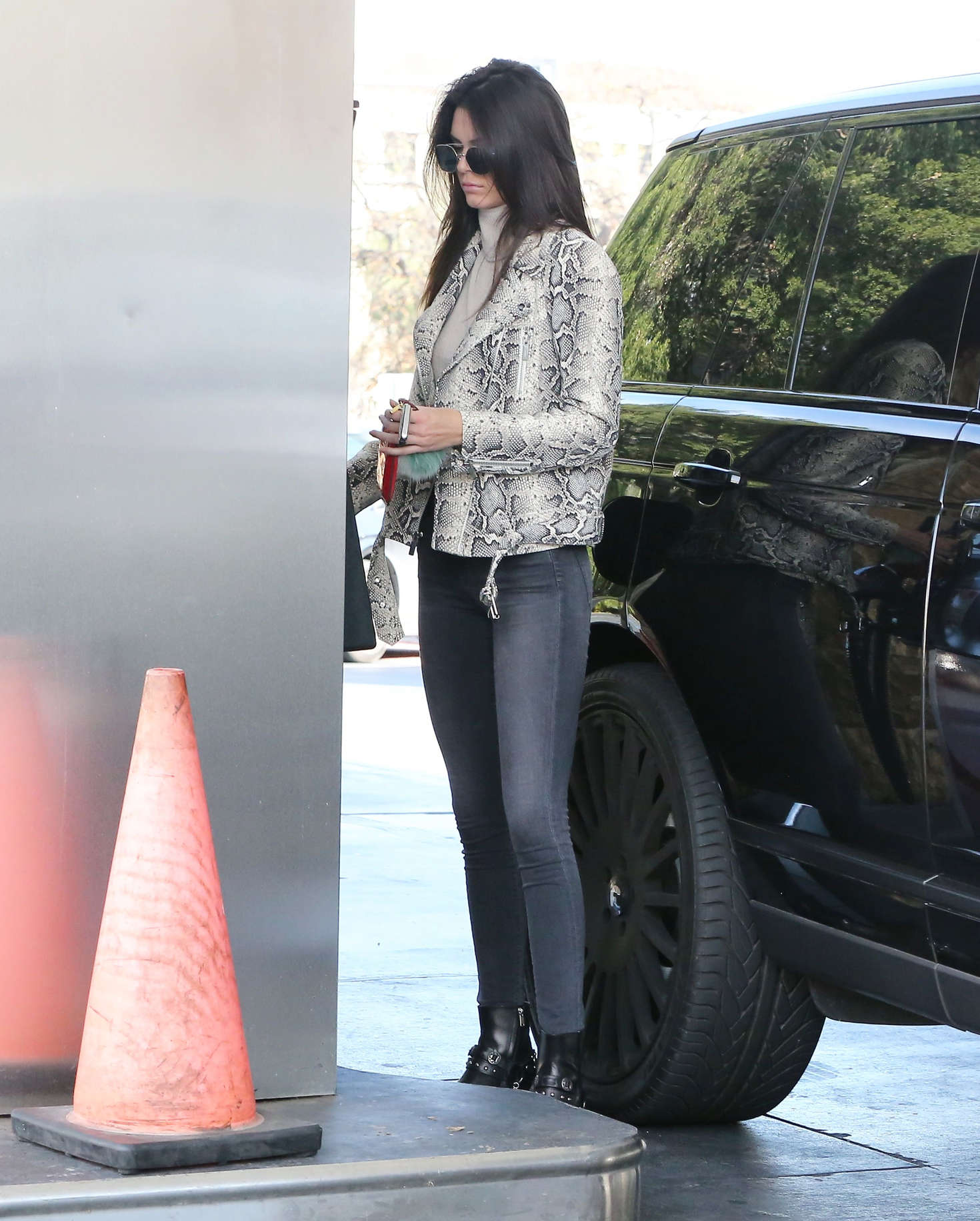 Kendall Jenner pumping gas 02
