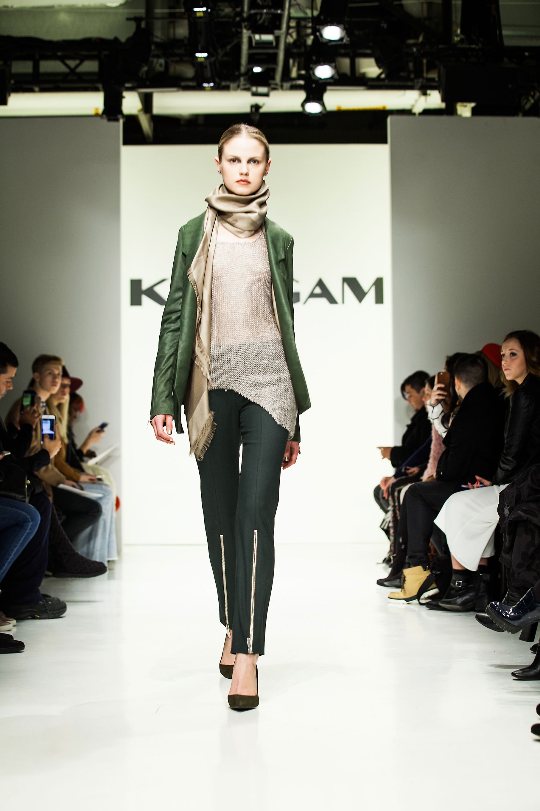 Karigam autumn fall winter 2016 nyfw 29 (karigam-autumn-fall-winter-2016-nyfw29.jpg)  Image - 25642228 - TurboImageHost.com