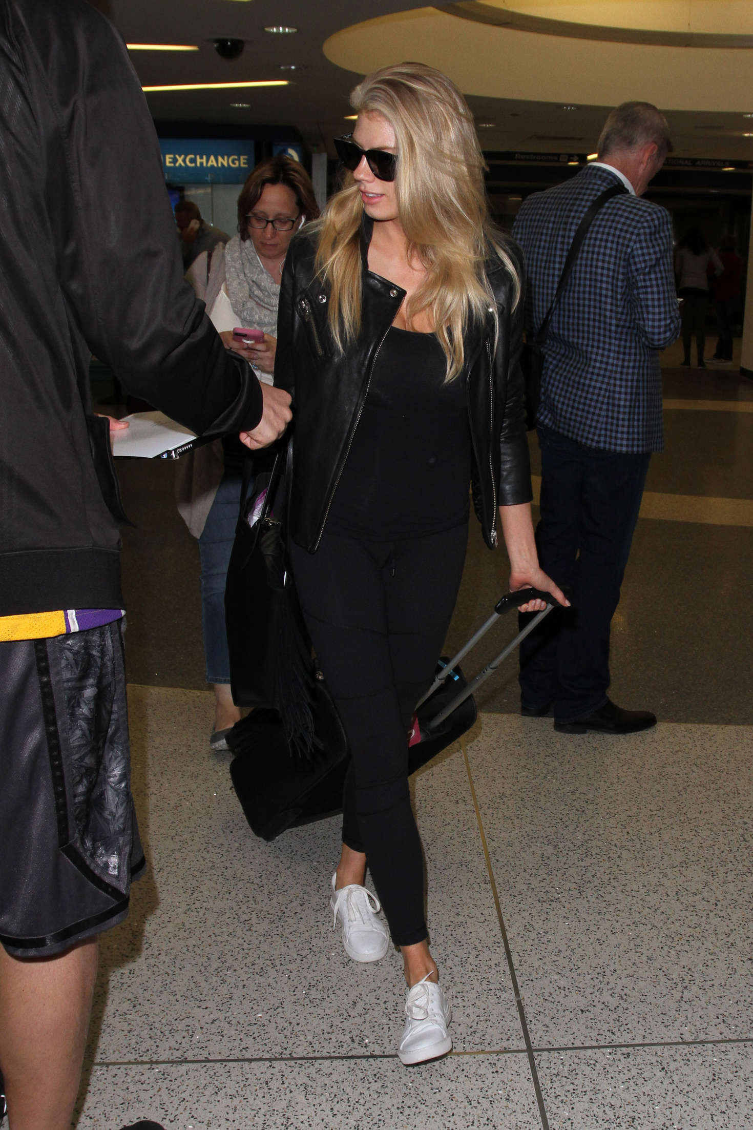 Margot Robbie in Black at LAX Airport 12