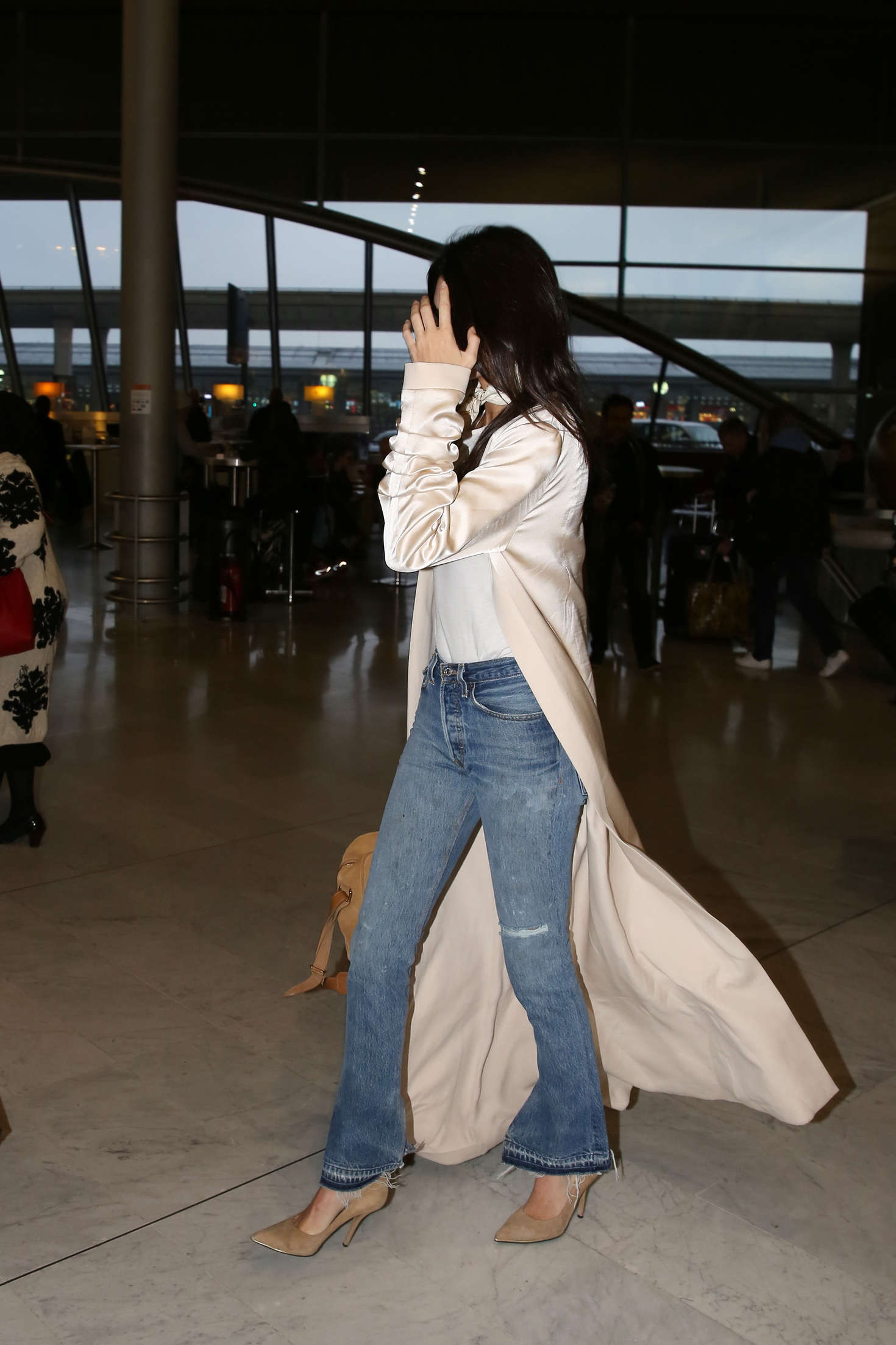 Kendall Jenner Arrives at CDG Airport 01