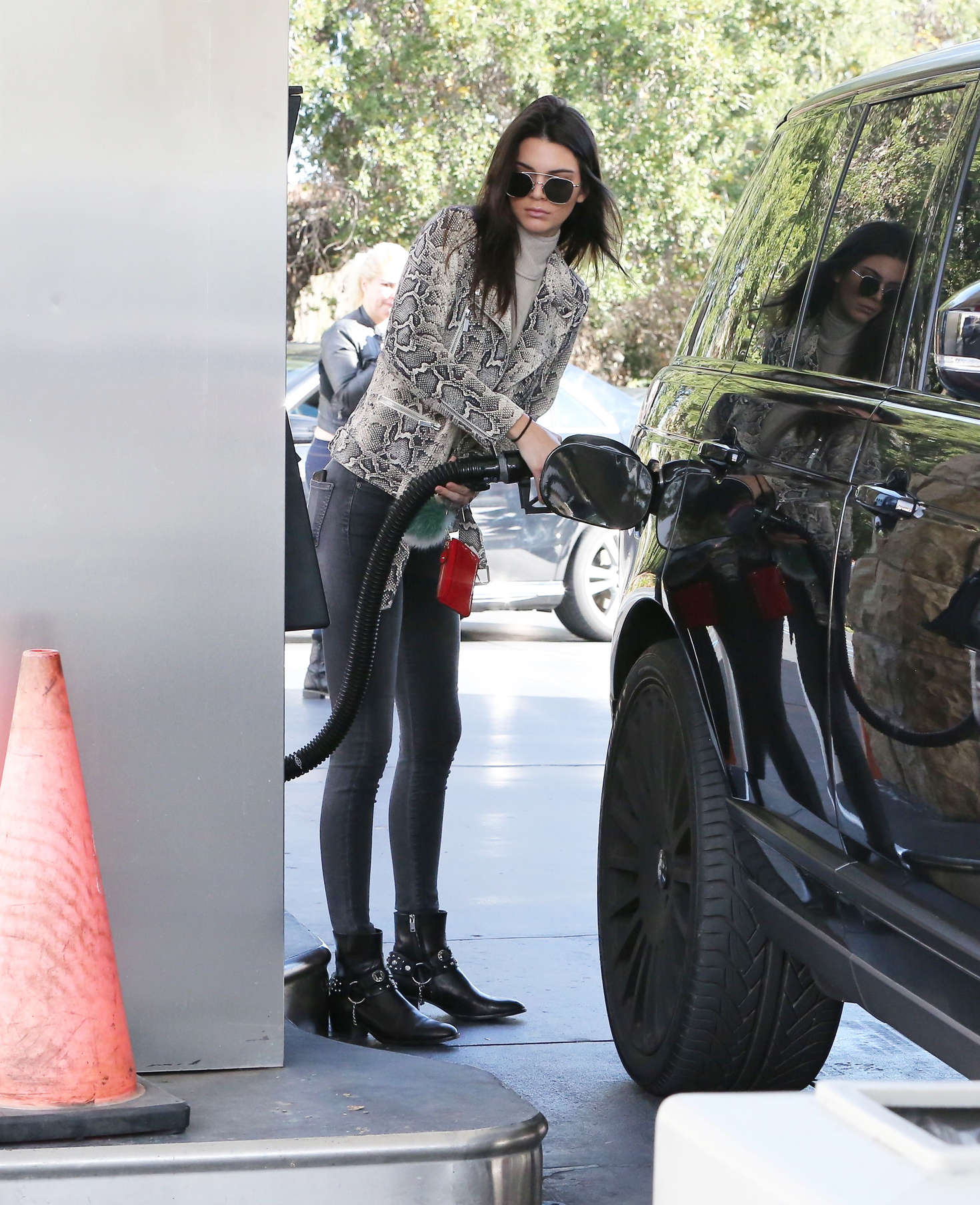 Kendall Jenner pumping gas 04