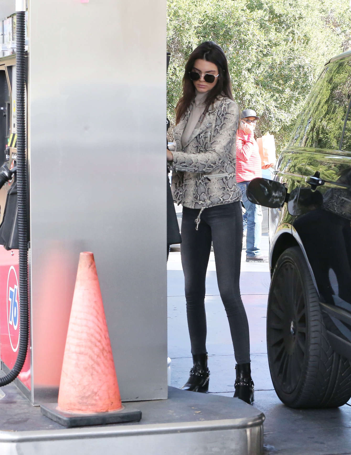 Kendall Jenner pumping gas 03